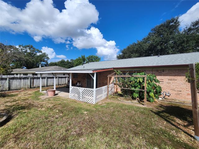 943 W Nelda Road, Houston, TX 77088