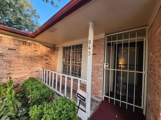 943 W Nelda Road, Houston, TX 77088