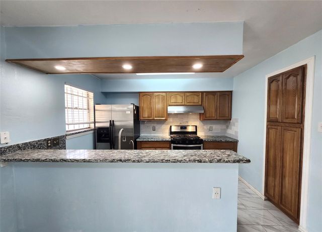943 W Nelda Road, Houston, TX 77088