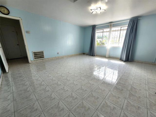 943 W Nelda Road, Houston, TX 77088