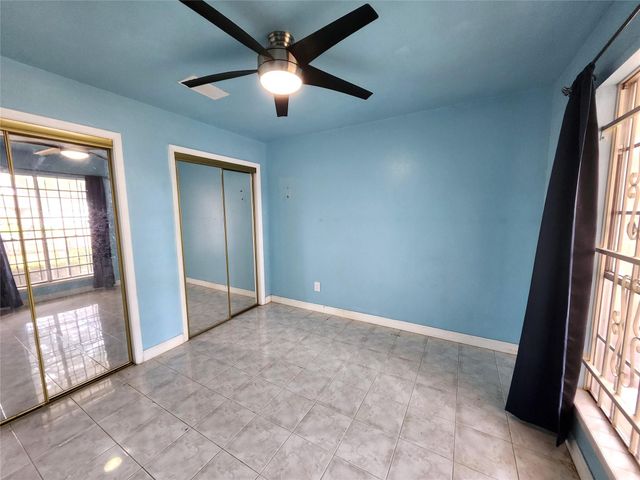 943 W Nelda Road, Houston, TX 77088
