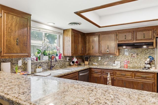 1700 Ashe Road 36, Bakersfield, CA 93309