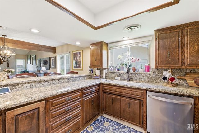 1700 Ashe Road 36, Bakersfield, CA 93309
