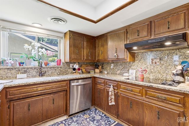 1700 Ashe Road 36, Bakersfield, CA 93309