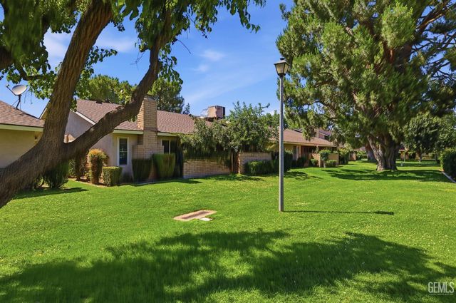 1700 Ashe Road 36, Bakersfield, CA 93309