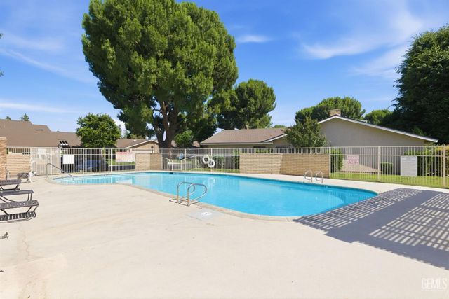1700 Ashe Road 36, Bakersfield, CA 93309