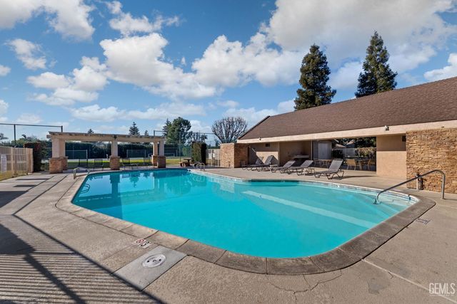 1700 Ashe Road 36, Bakersfield, CA 93309