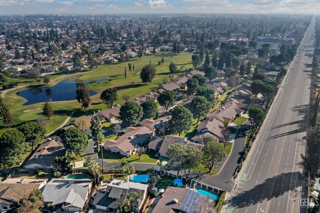 1700 Ashe Road 36, Bakersfield, CA 93309