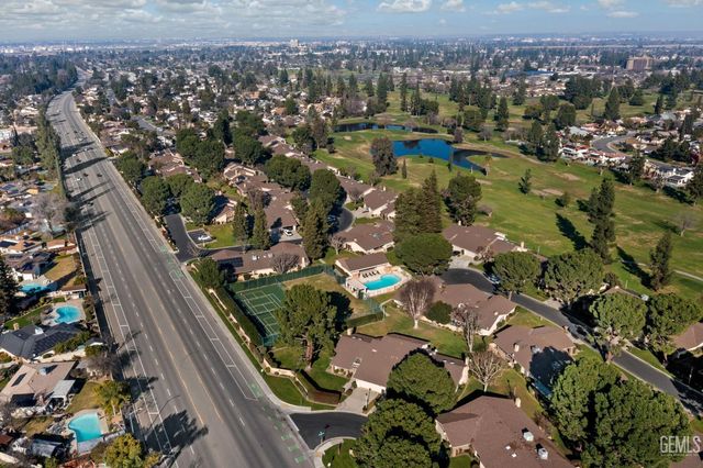 1700 Ashe Road 36, Bakersfield, CA 93309