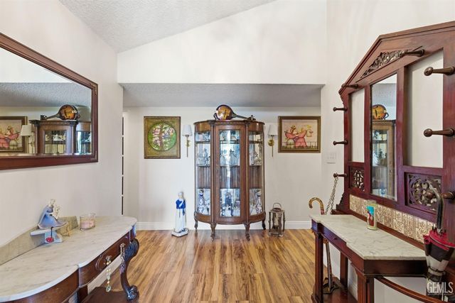 1700 Ashe Road 36, Bakersfield, CA 93309