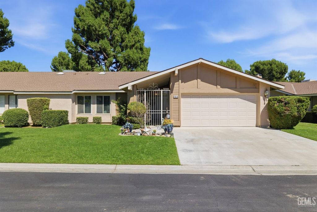 1700 Ashe Road 36, Bakersfield, CA 93309