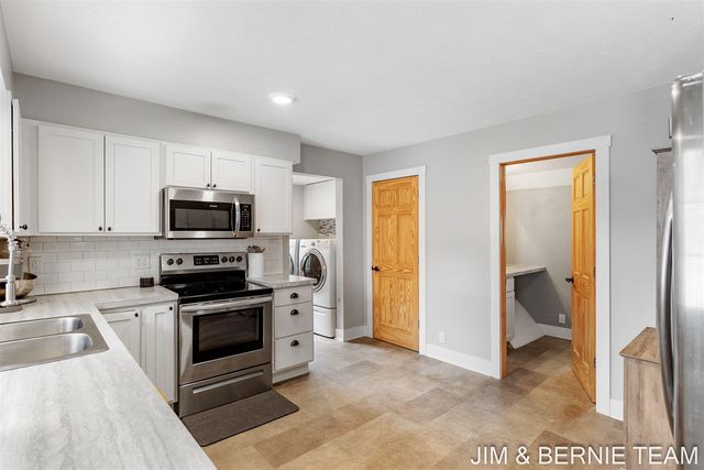124 E 17th Street, Holland, MI 49423