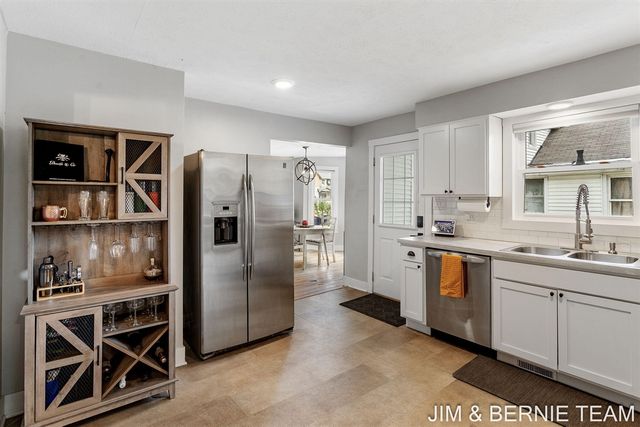 124 E 17th Street, Holland, MI 49423