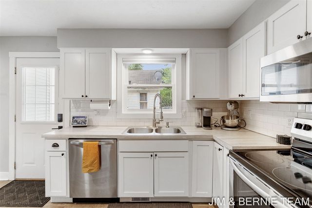 124 E 17th Street, Holland, MI 49423