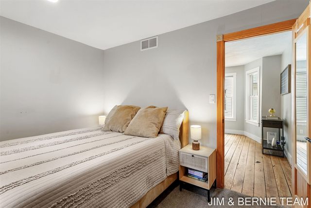 124 E 17th Street, Holland, MI 49423
