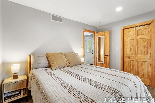 124 E 17th Street, Holland, MI 49423