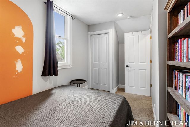 124 E 17th Street, Holland, MI 49423