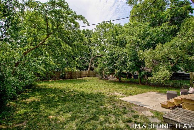 124 E 17th Street, Holland, MI 49423
