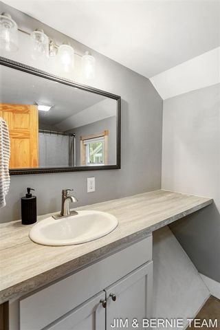 124 E 17th Street, Holland, MI 49423