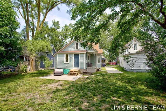 124 E 17th Street, Holland, MI 49423