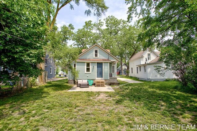 124 E 17th Street, Holland, MI 49423