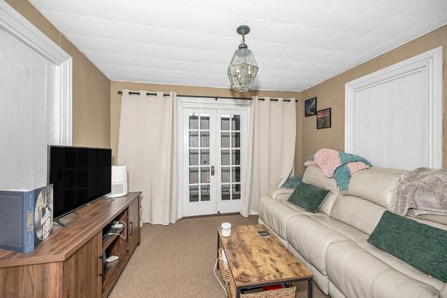 2 Lakeview Ave, Sterling, MA 01564