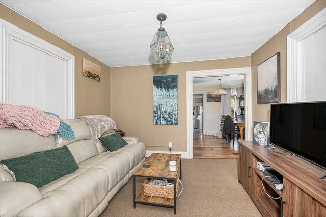 2 Lakeview Ave, Sterling, MA 01564