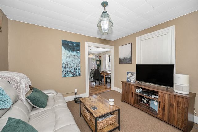 2 Lakeview Ave, Sterling, MA 01564