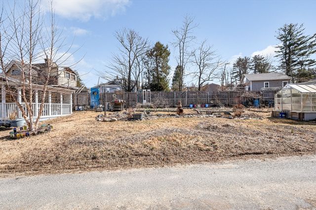 2 Lakeview Ave, Sterling, MA 01564