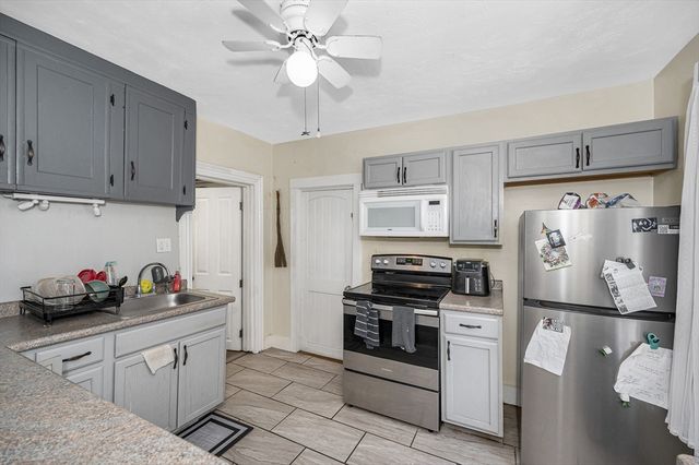 2 Lakeview Ave, Sterling, MA 01564