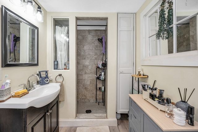 2 Lakeview Ave, Sterling, MA 01564