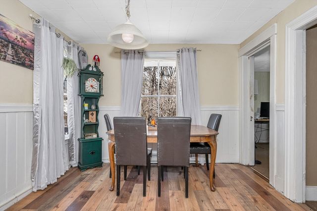 2 Lakeview Ave, Sterling, MA 01564