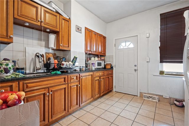 238 Shadyhill Rd, Pittsburgh, PA 15205