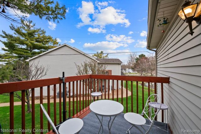 924 Saybrook Drive, Waterford, MI 48327