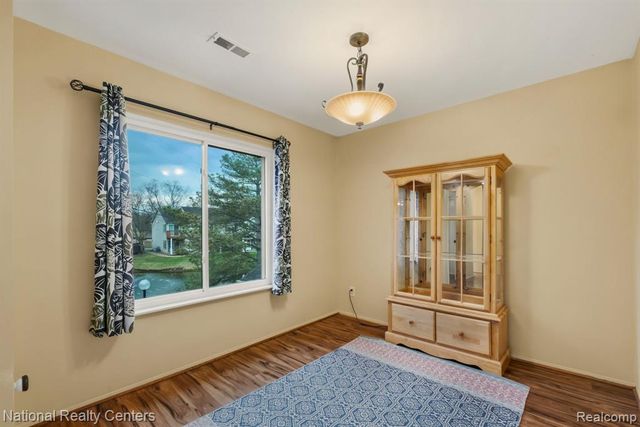 924 Saybrook Drive, Waterford, MI 48327