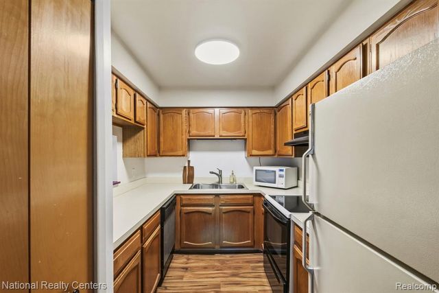 924 Saybrook Drive, Waterford, MI 48327