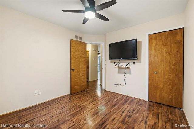924 Saybrook Drive, Waterford, MI 48327