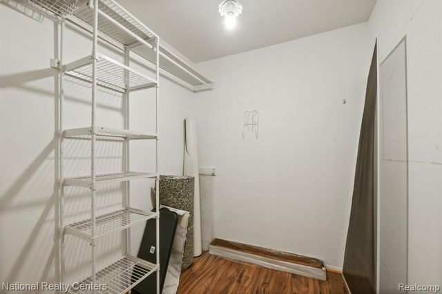 924 Saybrook Drive, Waterford, MI 48327