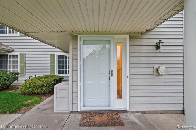 924 Saybrook Drive, Waterford, MI 48327