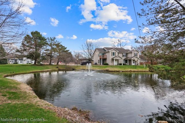924 Saybrook Drive, Waterford, MI 48327