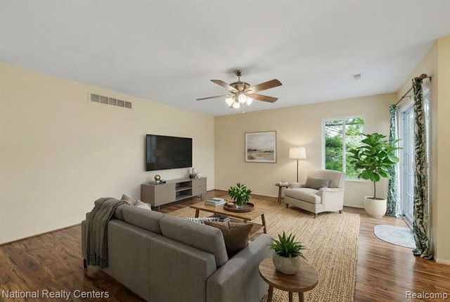 924 Saybrook Drive, Waterford, MI 48327
