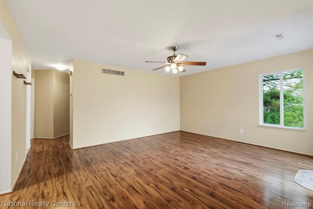 924 Saybrook Drive, Waterford, MI 48327