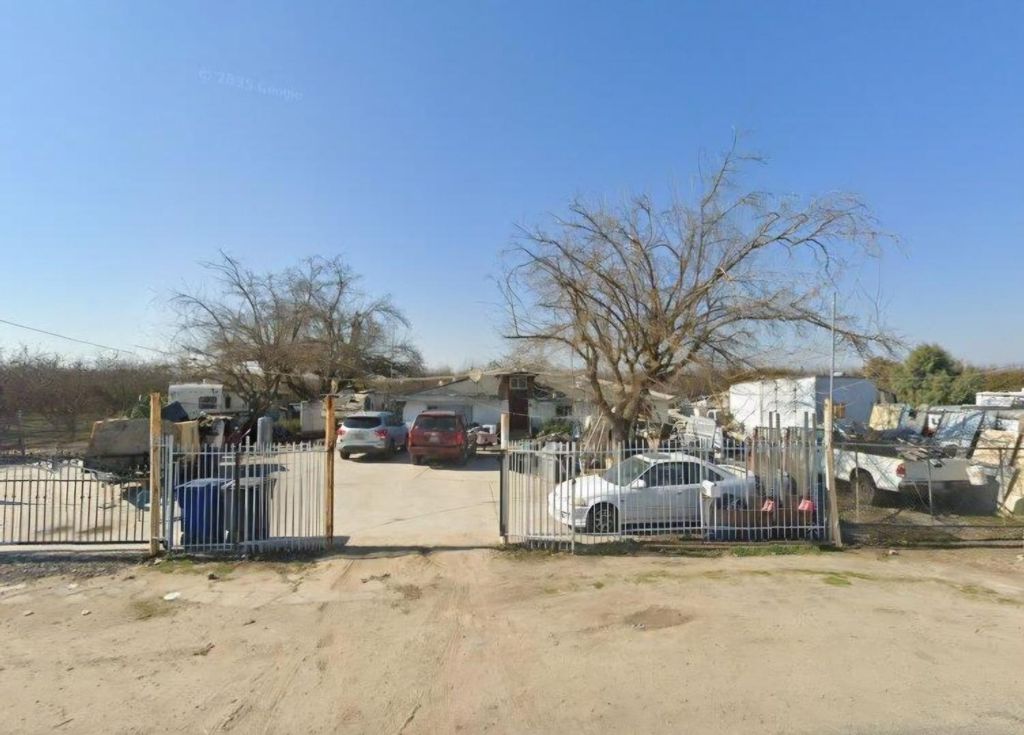 Image 1 of property listing at 251 N Trinity Avenue, Kerman, CA 93630