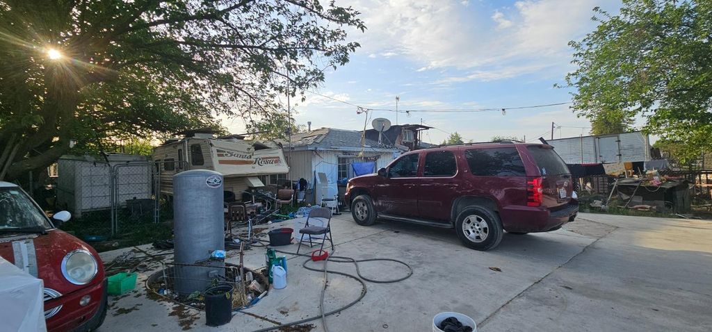 Image 2 of property listing at 251 N Trinity Avenue, Kerman, CA 93630