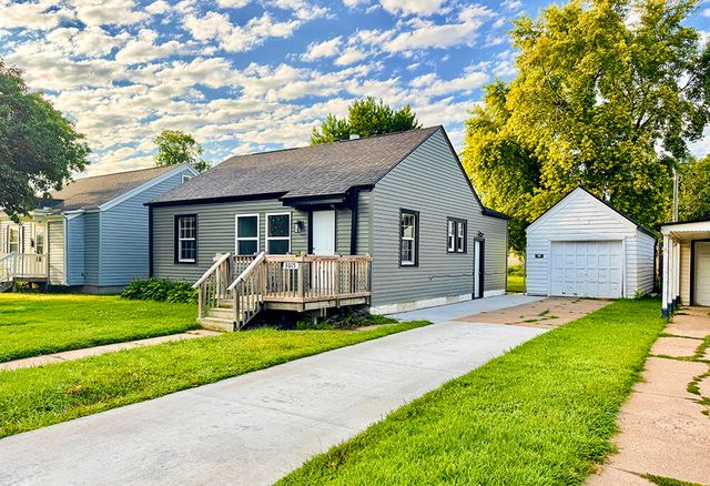 3015 AVE G, Council Bluffs, IA 51501