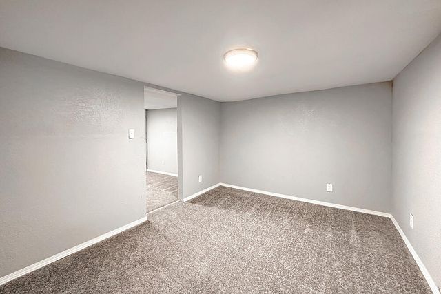 3015 AVE G, Council Bluffs, IA 51501