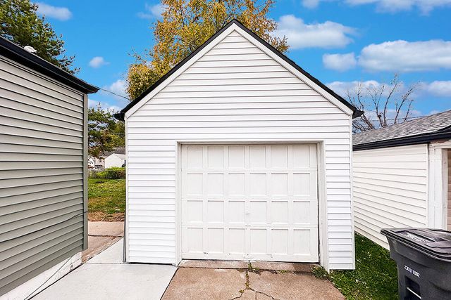 3015 AVE G, Council Bluffs, IA 51501