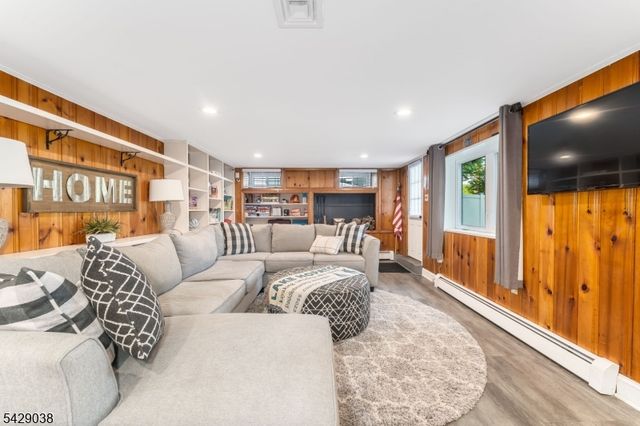 235 Hudson Ave, Hopatcong Boro, NJ 07843