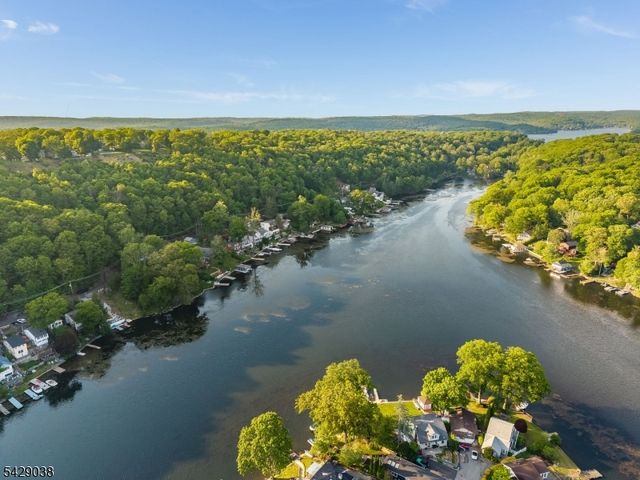 235 Hudson Ave, Hopatcong Boro, NJ 07843
