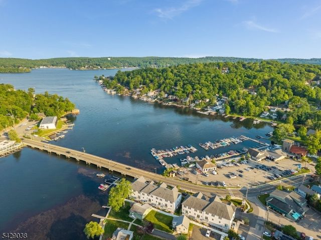235 Hudson Ave, Hopatcong Boro, NJ 07843